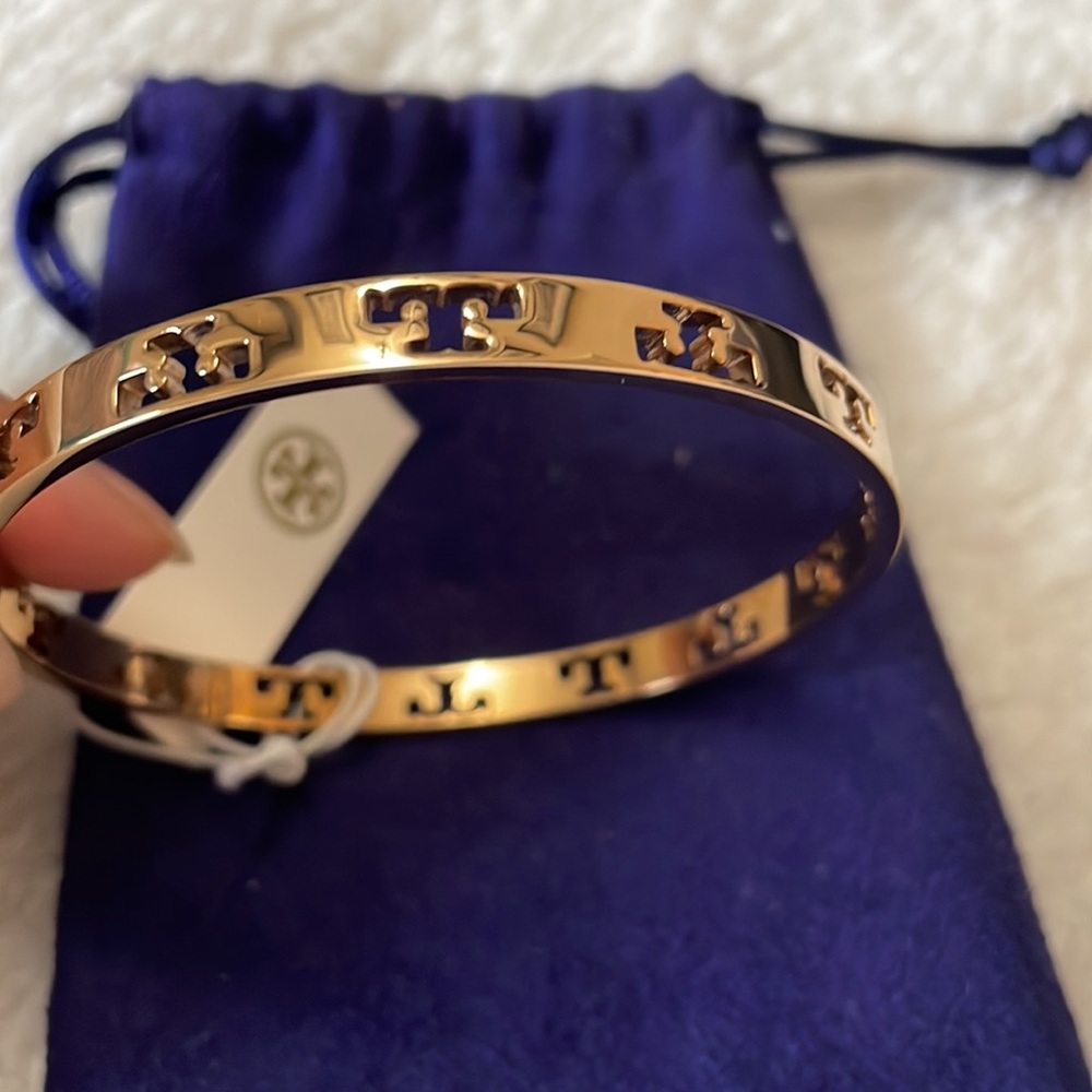 Tory Burch bangle in gold tone NWT 🤗